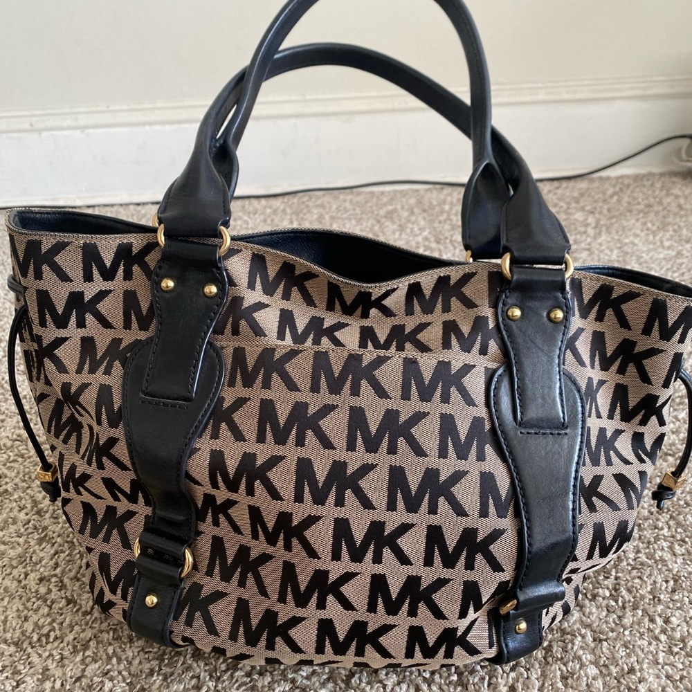 Michael Kors Black and tan gray Signature Tote - Picture 2 of 4